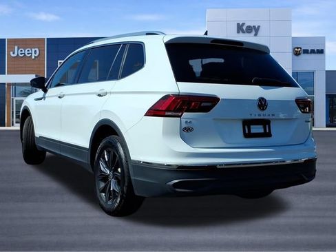 Used 2024 Volkswagen Tiguan SE AWD/4WD image 3