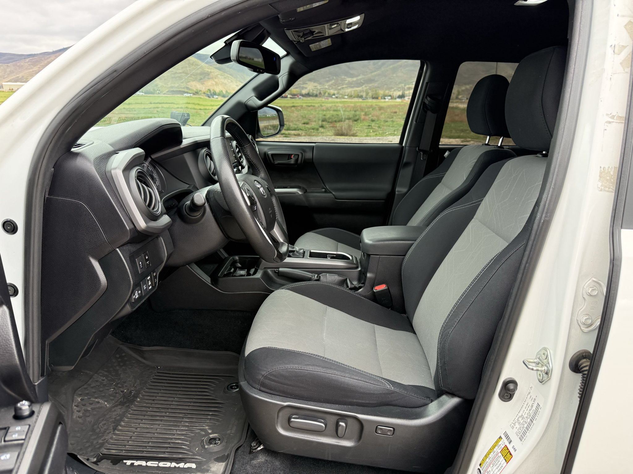 Used 2021 Toyota Tacoma TRD Off-Road w/ Technology Package AWD/4WD image 15
