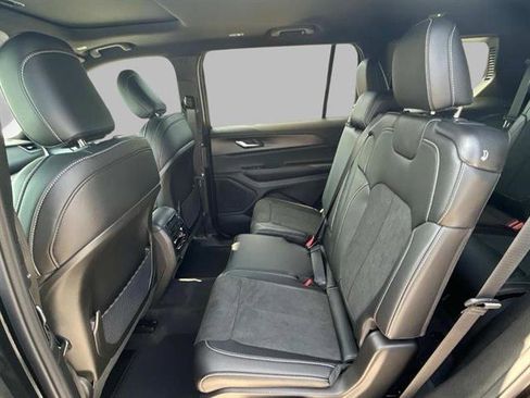 New 2025 Jeep Grand Cherokee L Altitude image 5