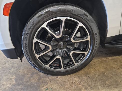 Used 2022 Chevrolet Tahoe RST w/ Sport Performance Package RWD image 8