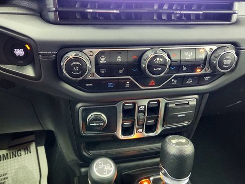Used 2025 Jeep Wrangler Unlimited Sahara w/ Safety Group AWD/4WD image 18