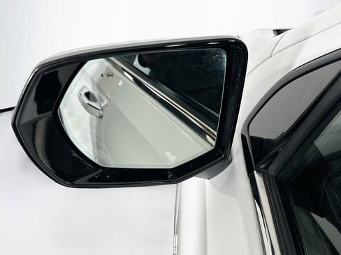 Used 2023 Chevrolet Suburban Premier image 16