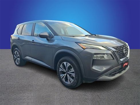 Used 2023 Nissan Rogue SV image 3