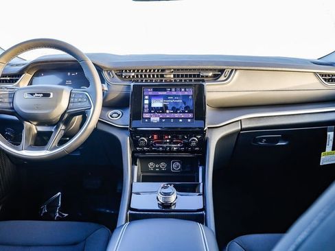 New 2025 Jeep Grand Cherokee Laredo X w/ Luxury Tech Group I image 13