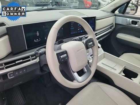 Used 2025 Hyundai Santa Fe SEL FWD image 18
