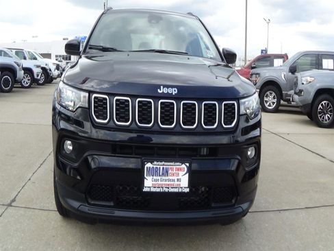Certified 2025 Jeep Compass Latitude AWD/4WD image 3