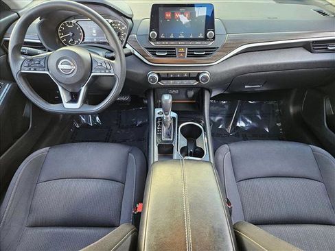 Used 2024 Nissan Altima 2.5 SV image 14