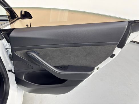 Used 2021 Tesla Model 3 Standard Range Plus image 45