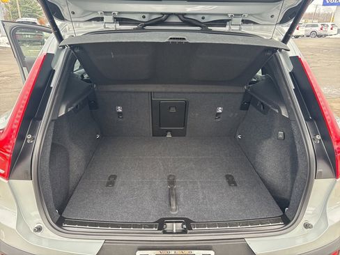 Certified 2025 Volvo XC40 B5 Plus image 45