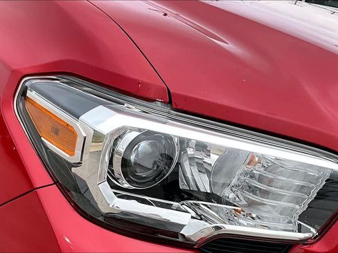 Used 2017 Toyota Tacoma SR5 image 28