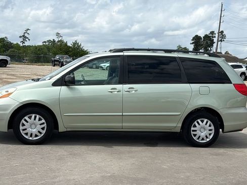 Used 2010 Toyota Sienna LE image 8
