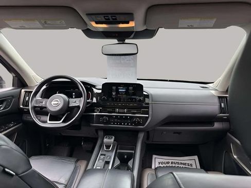 Used 2022 Nissan Pathfinder Platinum w/ Cargo Package FWD image 5