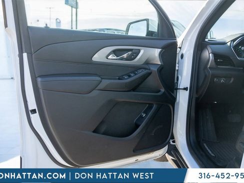 Used 2023 Chevrolet Traverse LT image 15