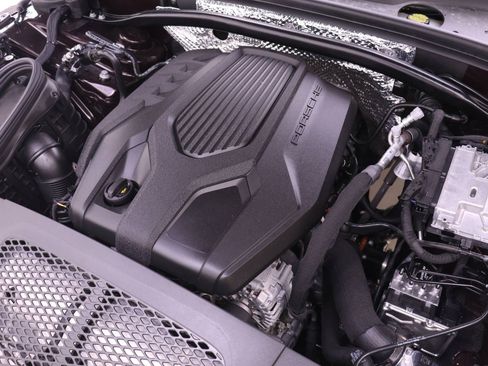Used 2026 Porsche Macan AWD/4WD image 25