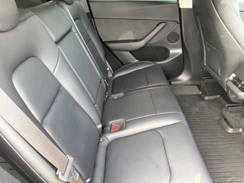 Used 2025 Tesla Model Y Long Range RWD image 14