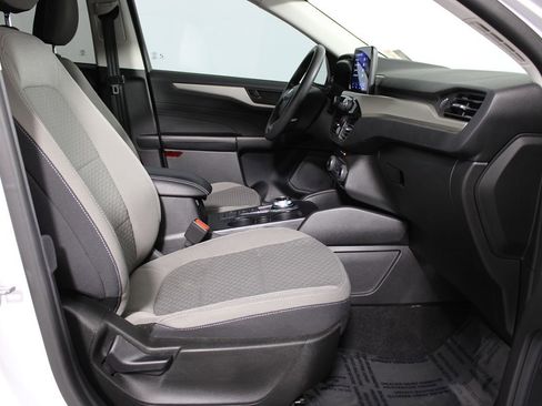 Used 2022 Ford Escape SE image 9