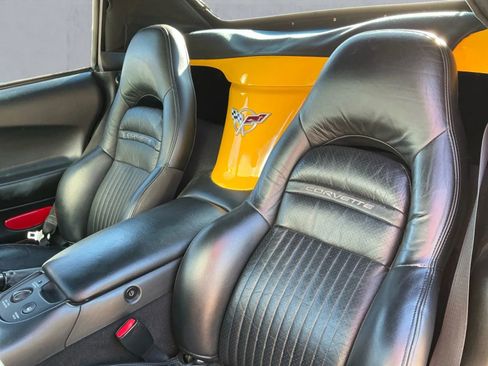 Used 2003 Chevrolet Corvette Convertible w/ Preferred Equipment Group1 image 12