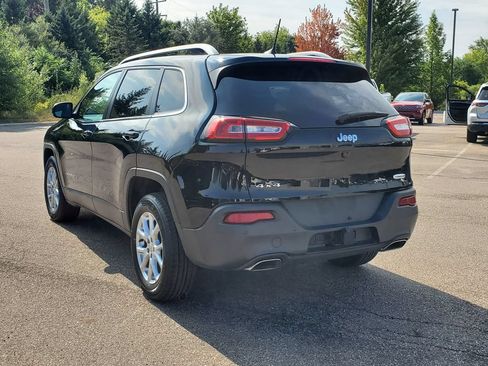 Used 2018 Jeep Cherokee Latitude Plus w/ Comfort/Convenience Group AWD/4WD image 3