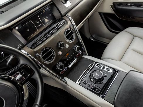 Used 2019 Rolls-Royce Cullinan image 36