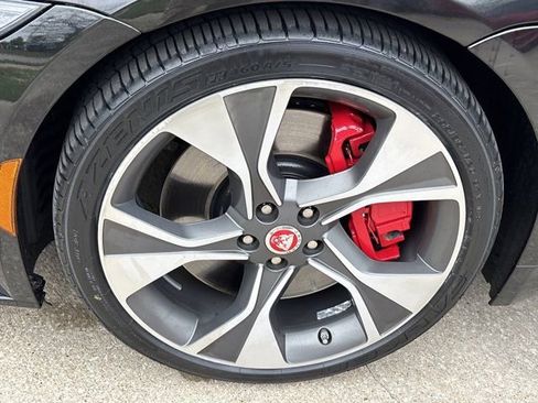 Used 2022 Jaguar F-TYPE Coupe RWD image 15
