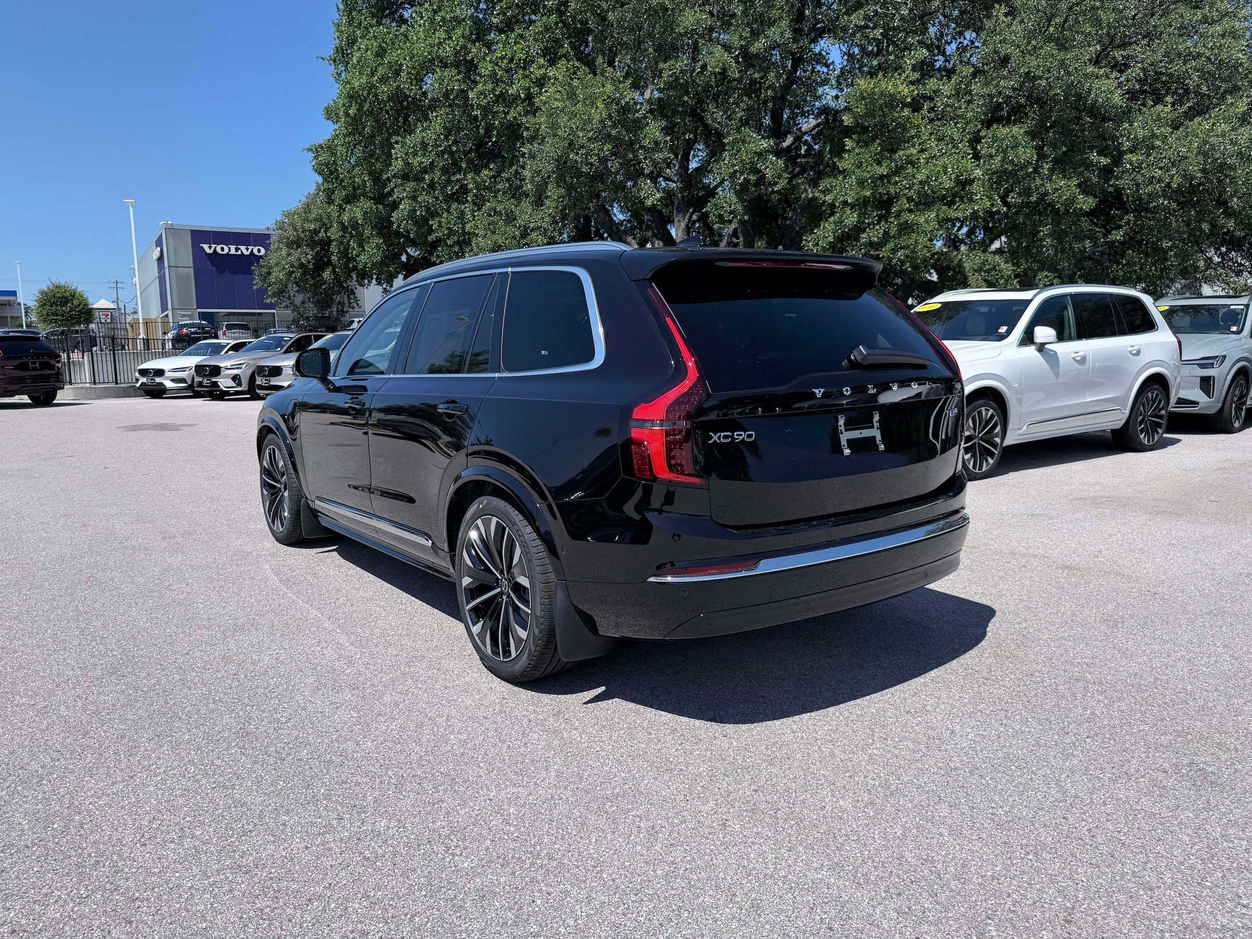 New 2026 Volvo XC90 T8 Plus AWD/4WD image 4