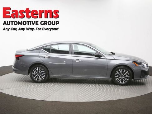 Used 2025 Nissan Altima 2.5 SV FWD image 42
