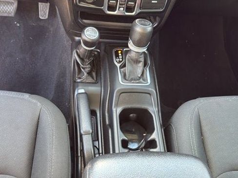 Used 2019 Jeep Wrangler Unlimited Sport S AWD/4WD image 22