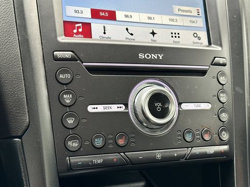 Used 2017 Ford Fusion Titanium FWD image 19
