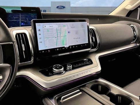 New 2025 Ford Expedition Platinum w/ Driver's Package image 6