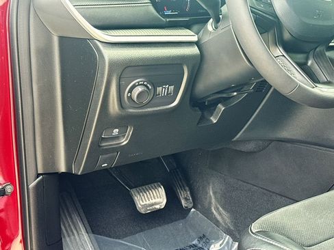 Used 2025 Jeep Grand Cherokee L Laredo RWD image 17