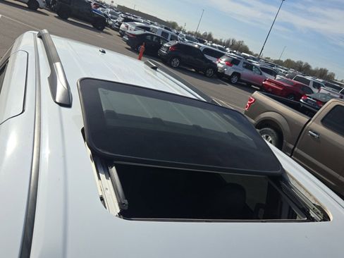 Used 2015 Toyota Sienna SE Premium image 7