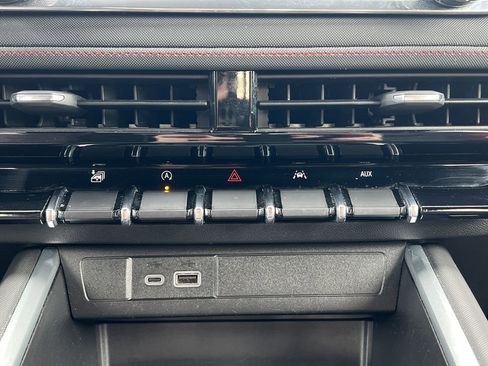 Used 2023 Chevrolet Colorado Z71 w/ Z71 Convenience Package 2 image 7