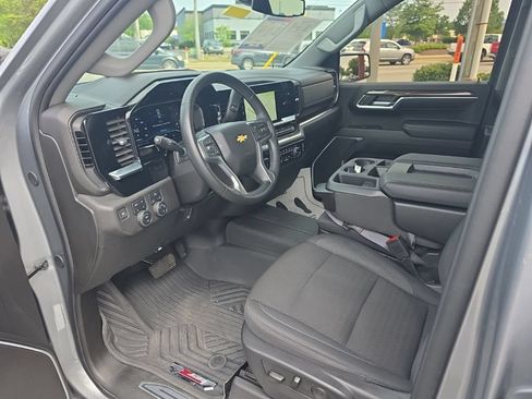 Used 2024 Chevrolet Silverado 1500 LT AWD/4WD image 10
