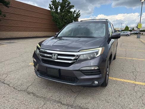 Used 2018 Honda Pilot Touring image 11