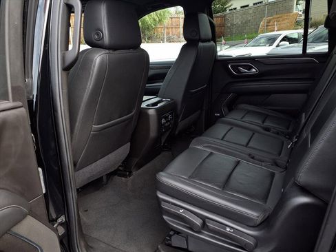 Used 2021 Chevrolet Suburban Z71 w/ Luxury Package image 18