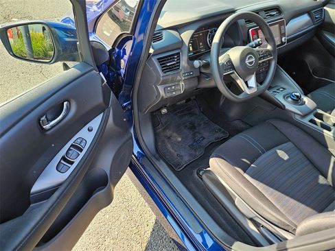 Used 2024 Nissan Leaf S image 15