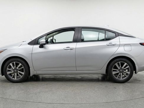 Used 2025 Nissan Versa SV FWD image 5