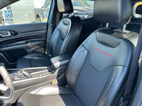 Used 2025 Jeep Compass Trailhawk AWD/4WD image 20