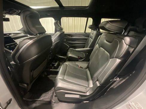 Used 2021 Jeep Grand Cherokee L Overland w/ Luxury Tech Group IV AWD/4WD image 12