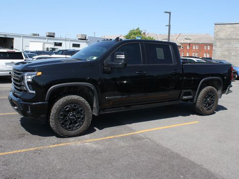 Used 2024 Chevrolet Silverado 2500 High Country w/ High Country Premium Package AWD/4WD image 5