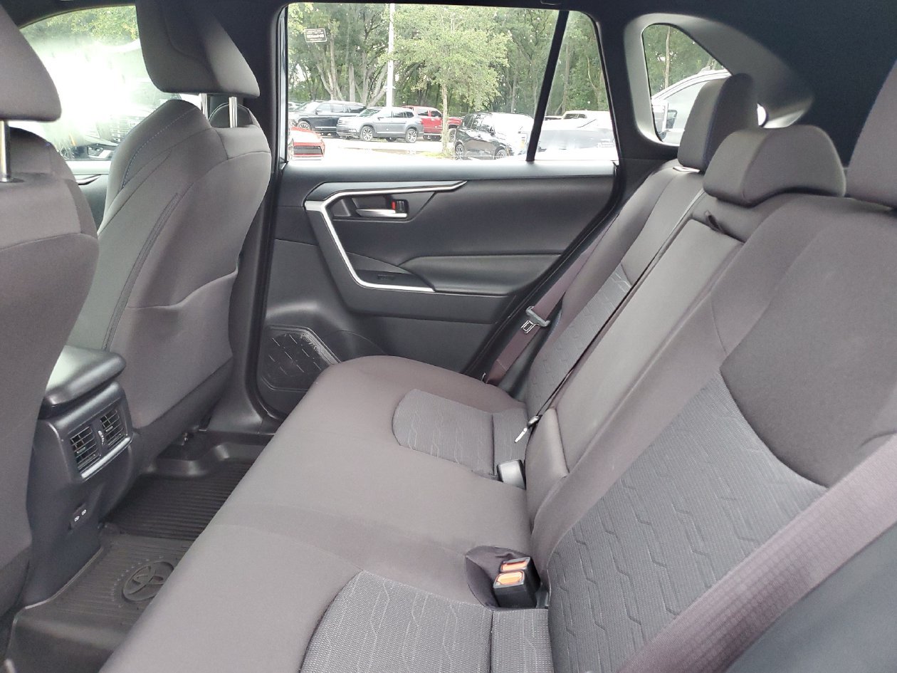 Used 2025 Toyota RAV4 SE AWD/4WD image 11
