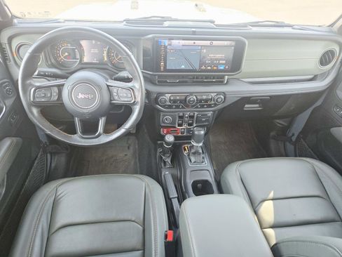Used 2024 Jeep Gladiator Mojave AWD/4WD image 10