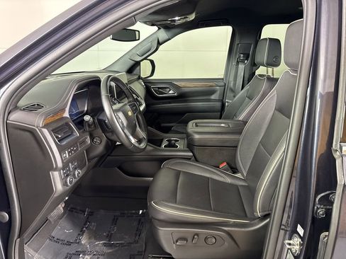 Used 2023 Chevrolet Suburban Premier image 16
