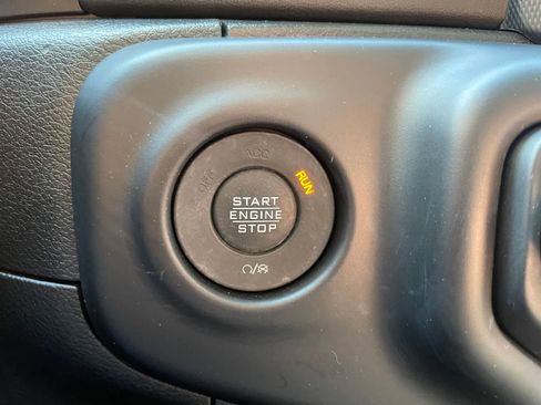 Used 2022 Jeep Wrangler Unlimited Sahara w/ Cold Weather Group AWD/4WD image 20