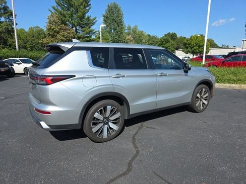Used 2025 Mitsubishi Outlander SE AWD/4WD image 4