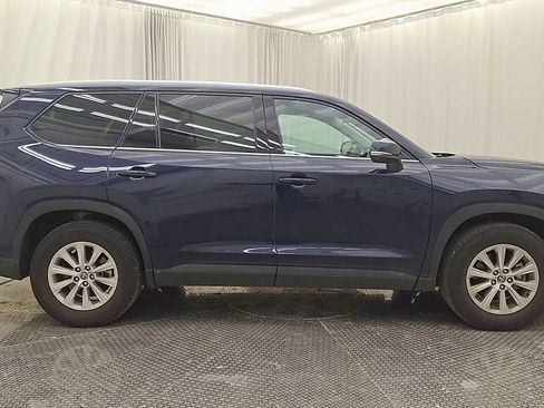 Used 2024 Toyota Grand Highlander XLE image 4