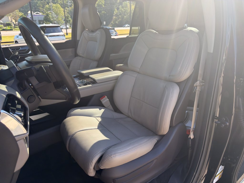 Used 2024 Lincoln Navigator Premiere AWD/4WD image 28