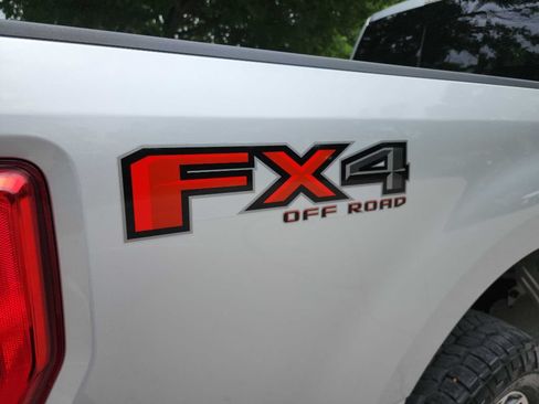 Used 2017 Ford F250 Lariat w/ Lariat Ultimate Package AWD/4WD image 12