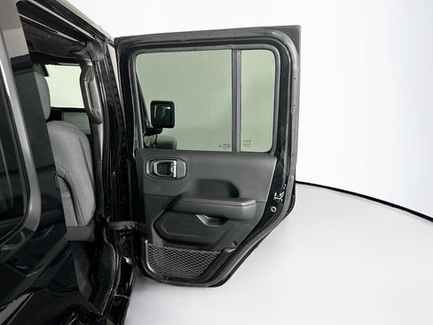 Used 2025 Jeep Wrangler Unlimited Sahara AWD/4WD image 27