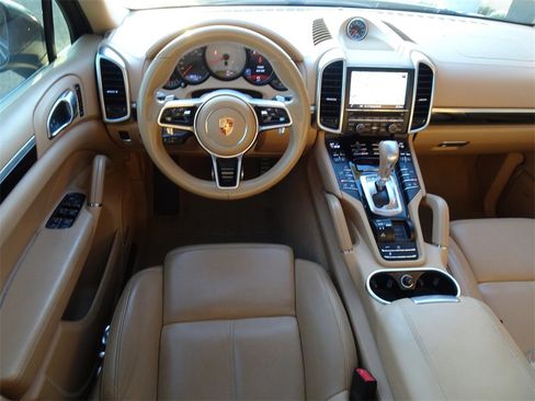 Used 2015 Porsche Cayenne S image 13